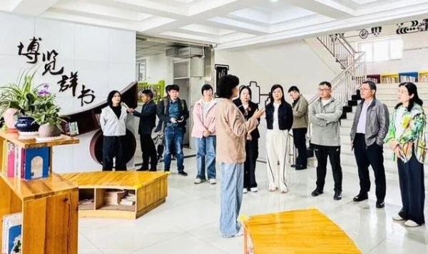 牛千万 全国名校长组团参观，这所小学靠“金砖”练字火了，你猜咋回事？